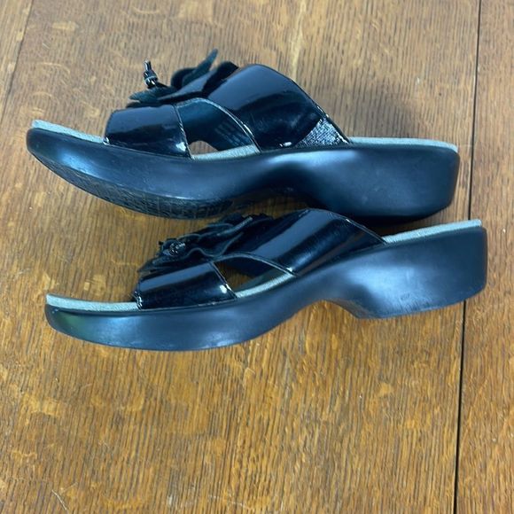 Dansko Dahlia Black Patent Toe Post Thong Sandals Wedge Flower Size 38 - Picture 7 of 11